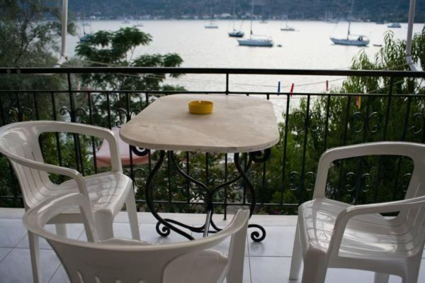 Geni Bay Apartment Bagian luar foto