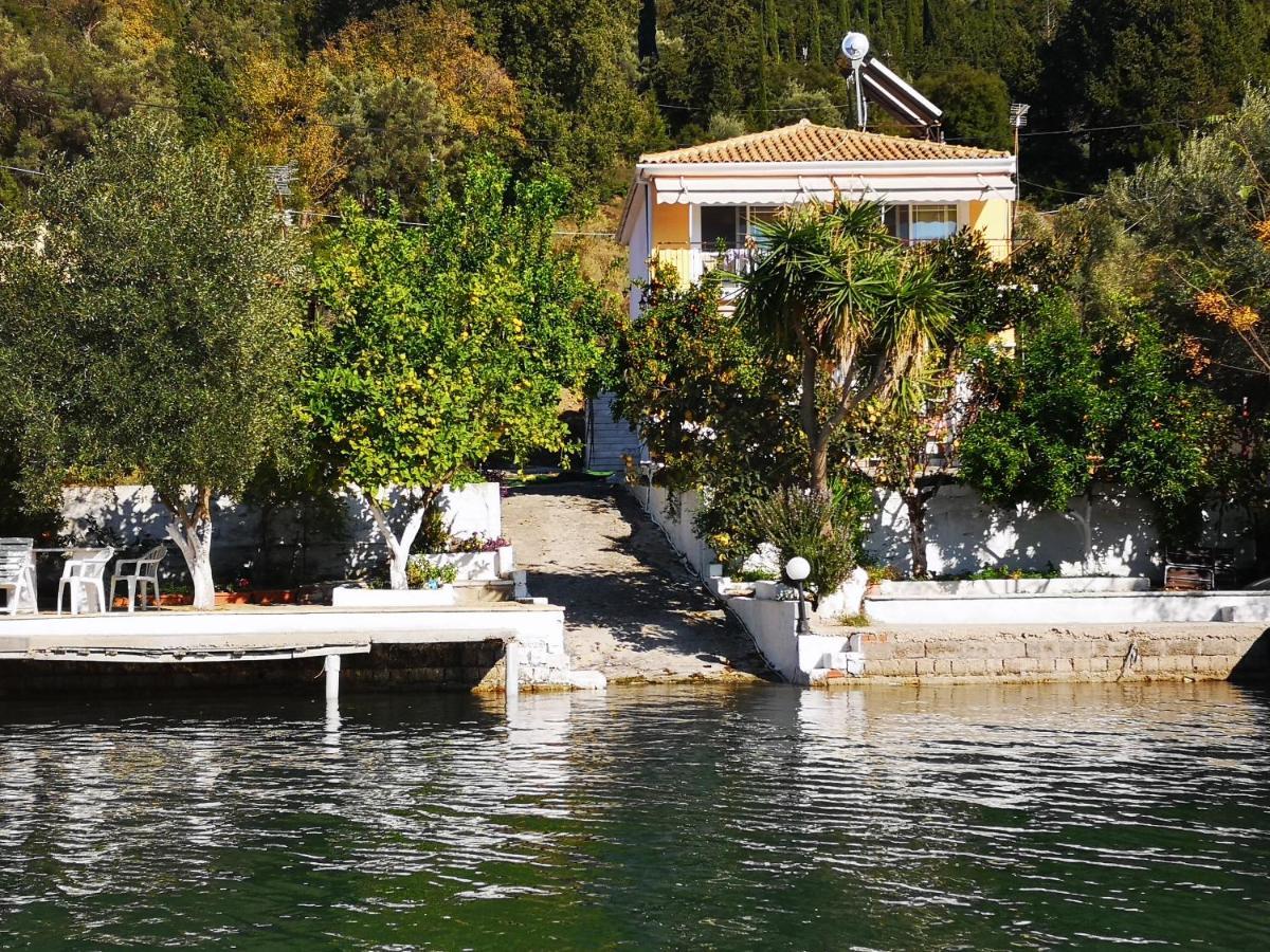 Geni Bay Apartment Bagian luar foto