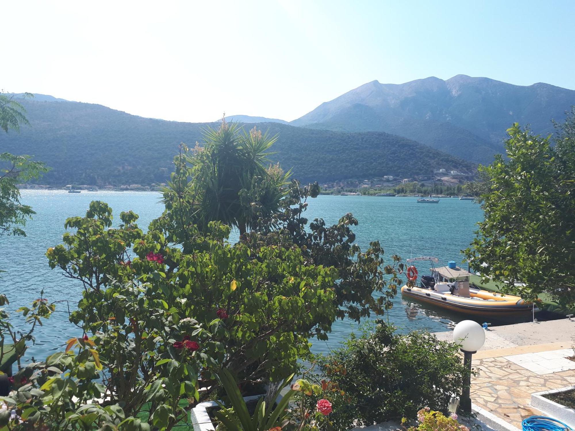 Geni Bay Apartment Bagian luar foto
