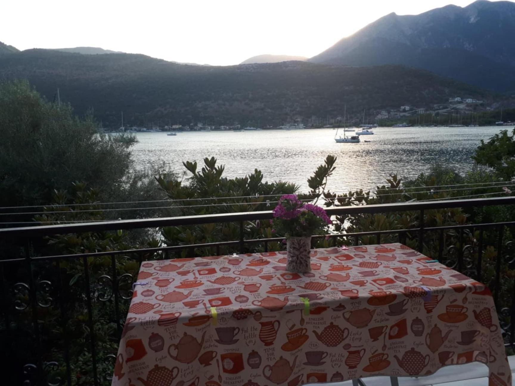 Geni Bay Apartment Bagian luar foto