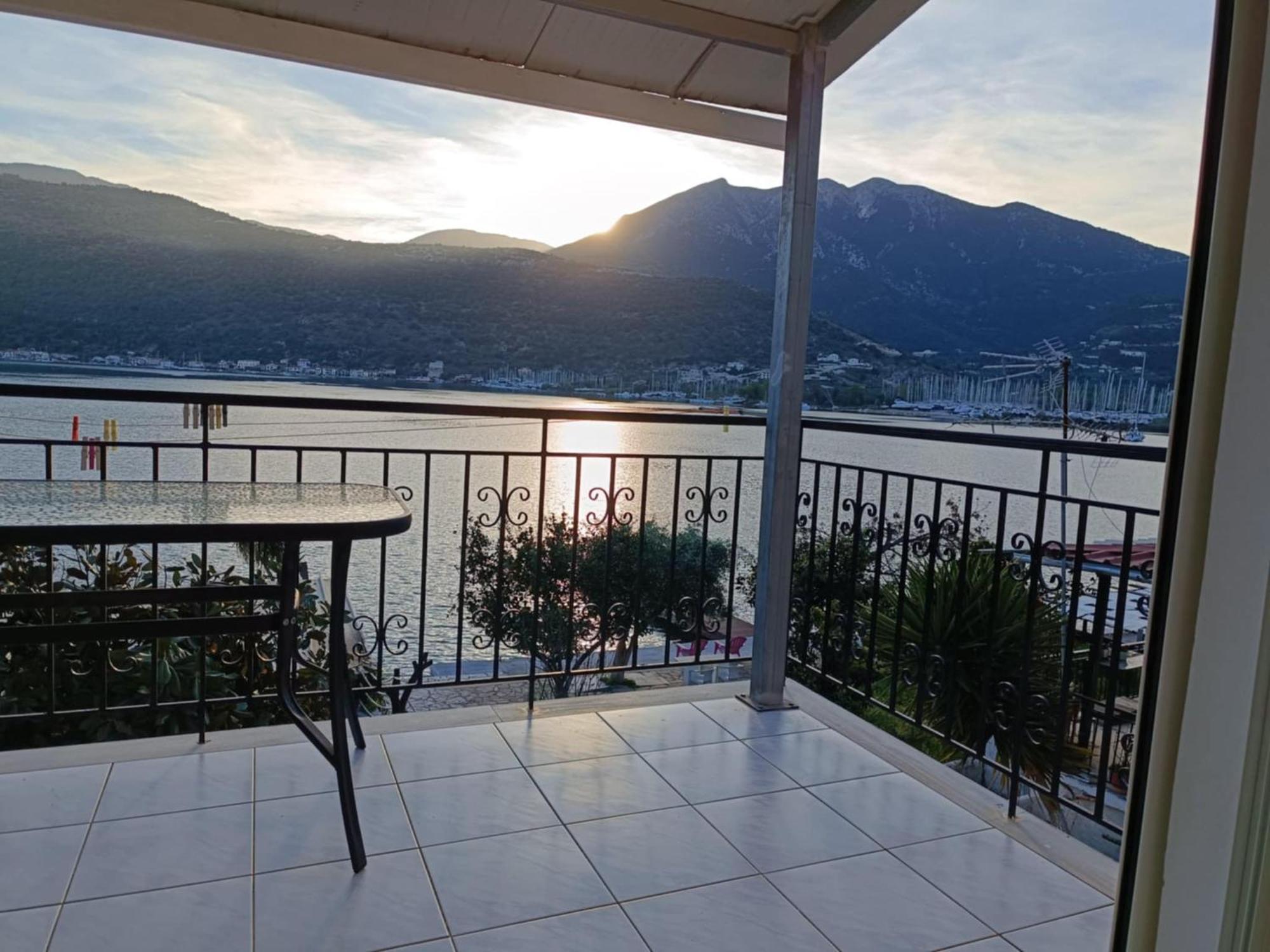 Geni Bay Apartment Bagian luar foto