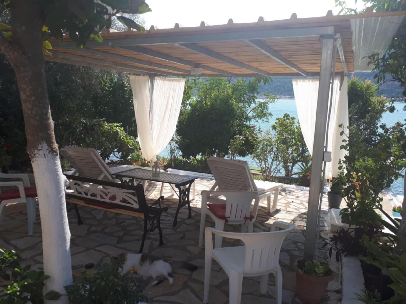 Geni Bay Apartment Bagian luar foto