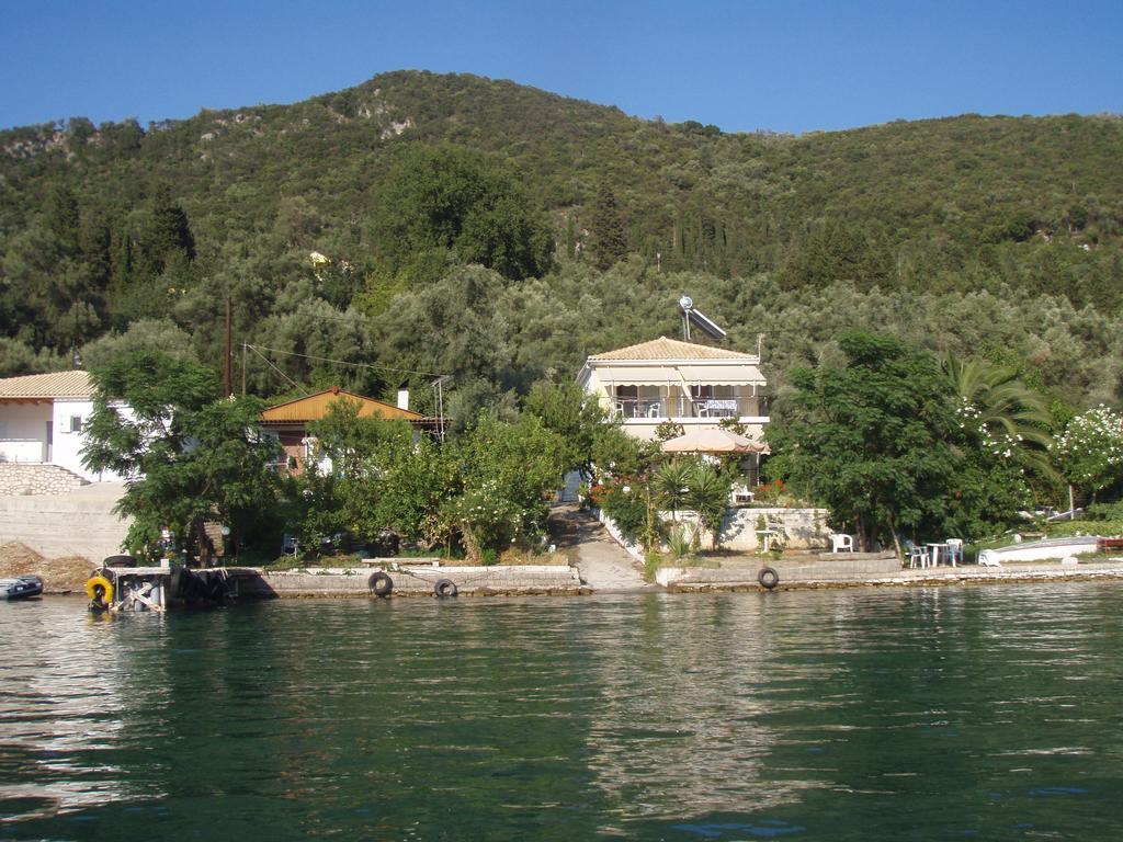 Geni Bay Apartment Bagian luar foto